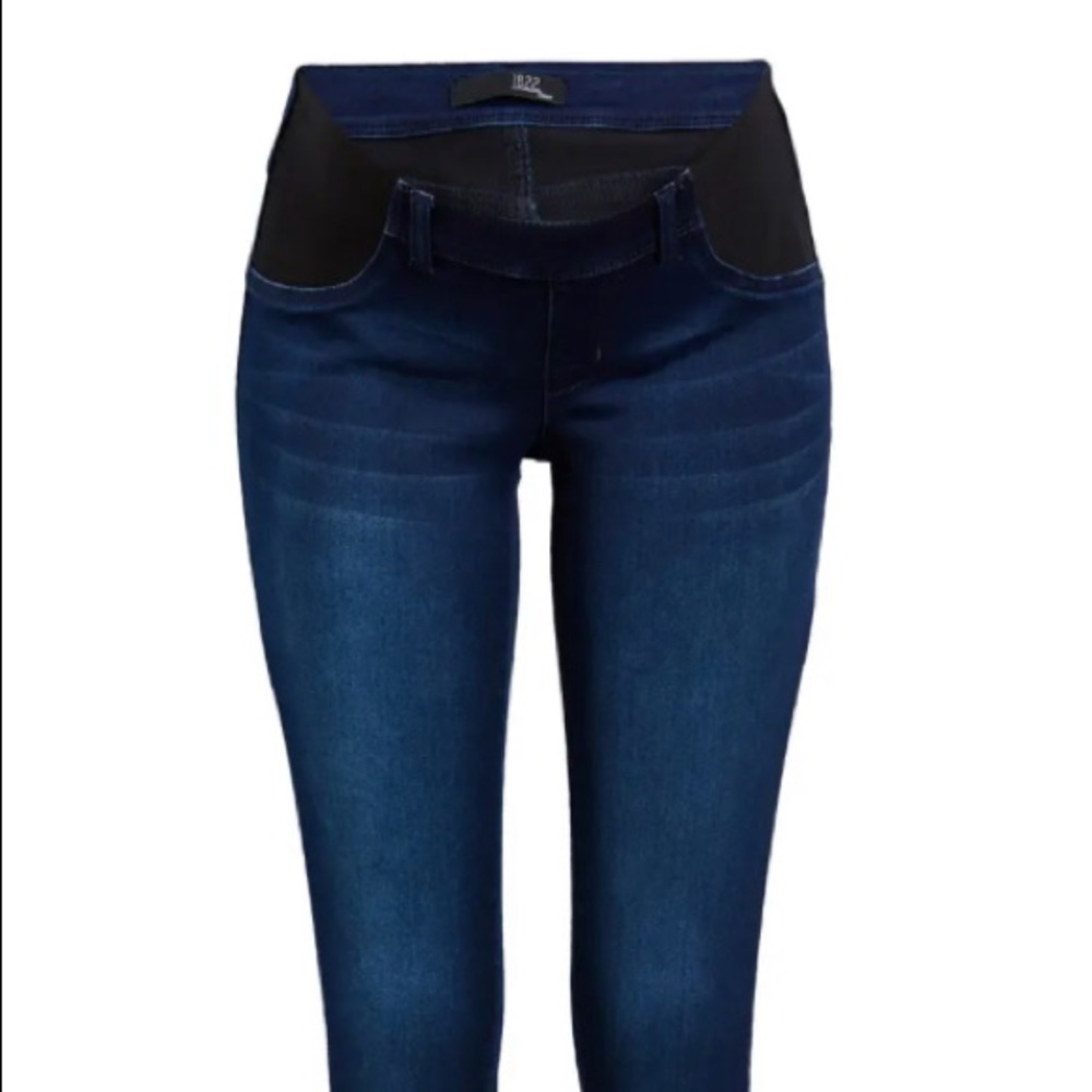 Buttery soft skinny maternity jeans.